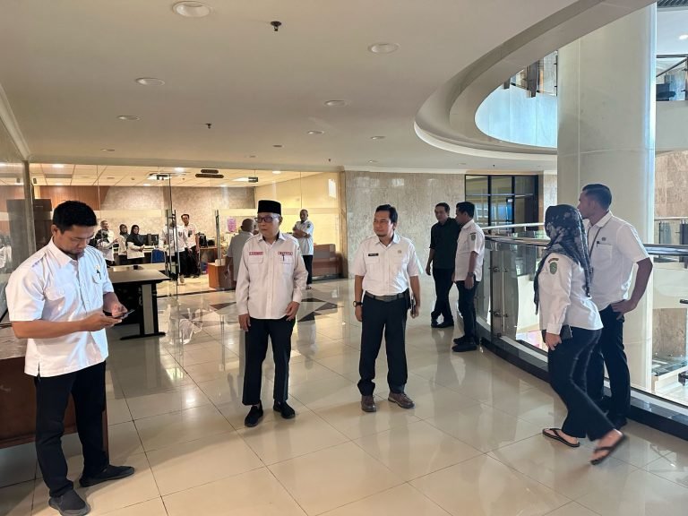 Asisten III Bersama Inspektorat dan BKPSDM Kukar Sidak OPD Usai Libur Idulfitri, Disperkim Salah Satunya