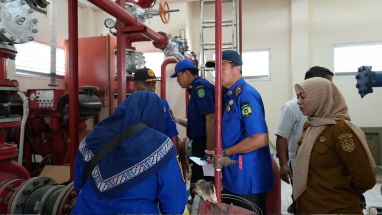 Disdamkar Matan Lakukan Pemeriksaan dan Pengujian Sarana dan Prasarana Proteksi Kebakaran di Disperkim