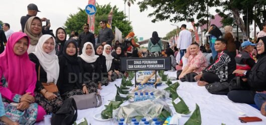 Merajut Kebersamaan Lewat Tradisi Beseprah: Disperkim Kukar Hadir dalam Erau Adat Kutai 2025