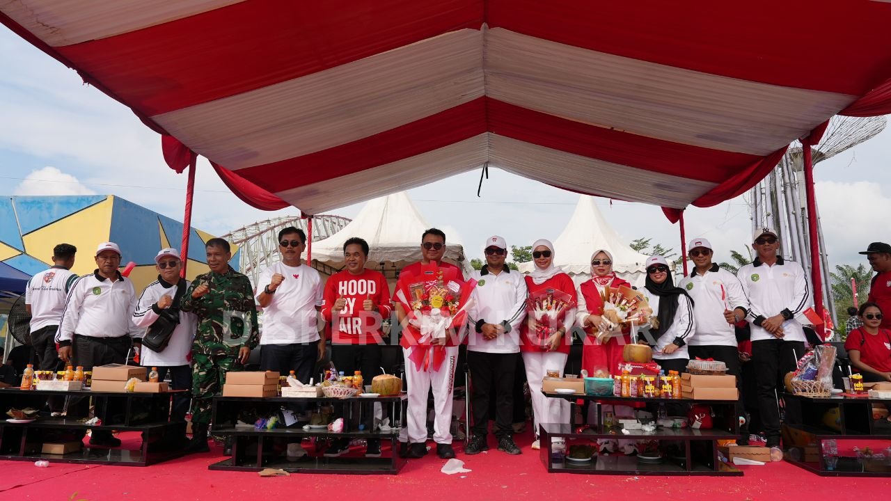 Disperkim Kukar Tampil Berbeda di Pawai HUT ke-80 RI: Usung Tema Layanan Air Minum dan Air Limbah